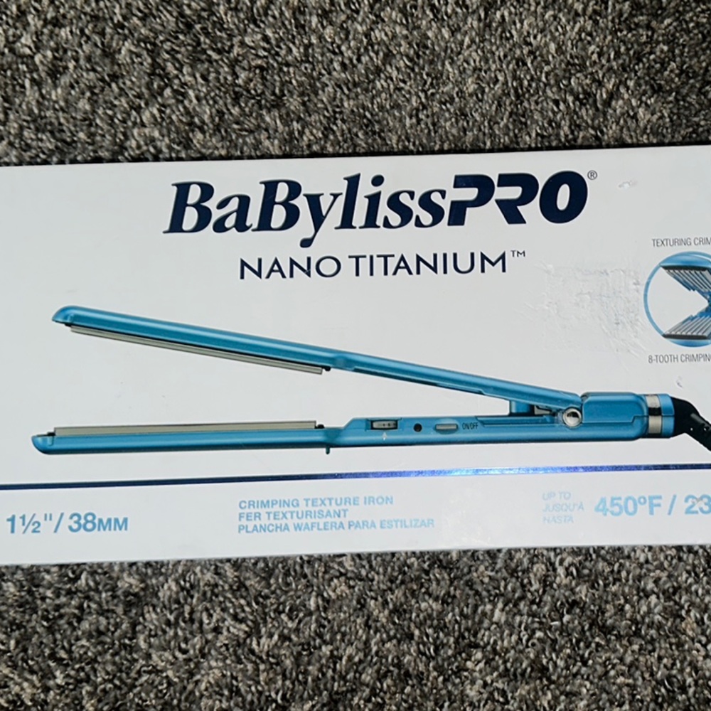BaBylissPRO Nano Titanium crimping texture iron